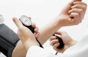 Подробнее о статье Как понизить давление в домашних условиях?